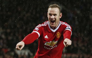 Rớt phong độ, Rooney vẫn liên tục phá mốc ghi bàn