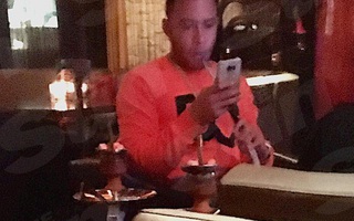 Depay giải sầu bằng shisha trước khi rời M.U