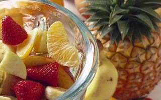 Ăn trái cây, giảm rượu để ngừa ung thư vú