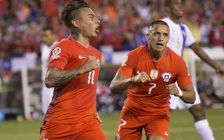 Sanchez, Vargas tỏa sáng, Chile ngược dòng vào tứ kết