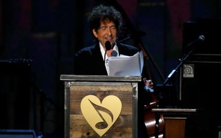 Bob Dylan bán “kho báu” lưu trữ đời mình