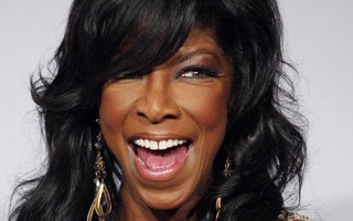 Thương tiếc danh ca 9 lần đoạt Grammy Natalie Cole!