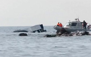 Chìm tàu giữa biển, 40 người chết