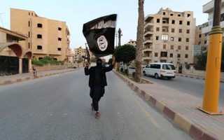 Độc chiêu "giữ chân" người dân của IS