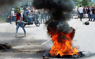 Venezuela: Ghế của Tổng thống Maduro lung lay