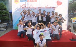 Hàng trăm nhân viên Vietbank hiến máu nhân đạo