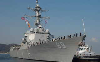 Tàu chiến tên lửa của Mỹ đến Cam Ranh