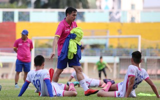 CLB Sài Gòn làm quen sân tập mới