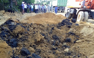 Mẫu bùn thải chôn lấp trái phép từ Formosa chứa xyanua