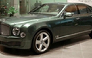 Xe siêu sang Bentley  bị "bỏ rơi" ở Quảng Bình