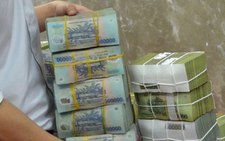 Vì sao Ngân hàng Việt Á không trả 170 tỉ đồng tiết kiệm cho khách hàng?
