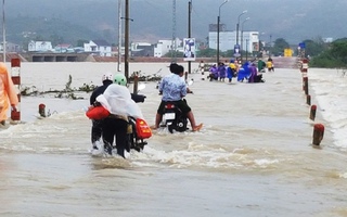 Bình Định: Vùng “rốn lũ” lại ngập nước, hơn 15.000 học sinh nghỉ học