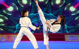 Dàn người đẹp taekwondo khuấy động đêm lễ hội