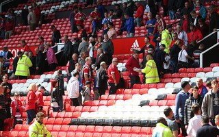 Sân Old Trafford bị khủng bố, M.U mất vé Champions League