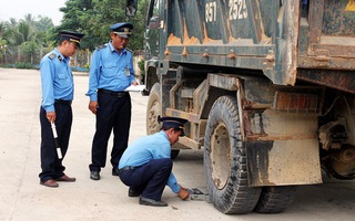 Nói “dân là dân gian”, thanh tra giao thông bị chuyển việc