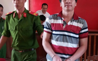 Đá gà thua tại Campuchia, về nhà loan tin bị cướp