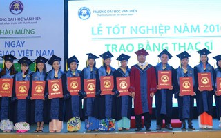 Trường ĐH Văn Hiến trao bằng tốt nghiệp cho 180 thạc sĩ, cử nhân