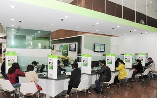 Vietcombank lên tiếng về việc tăng hàng loạt phí ngân hàng