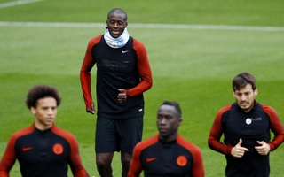 Không cần ra sân, Yaya Toure chống đối Guardiola đến cùng