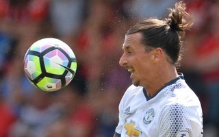 Ghi bàn trận mở màn, Ibrahimovic lập kỳ tích khó tin