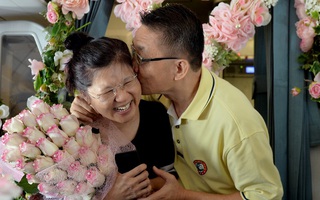 Cặp đôi kỷ niệm 30 năm ngày cưới trên máy bay Vietnam Airlines