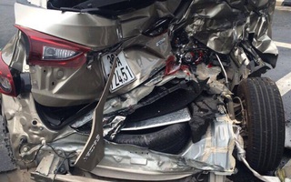 Xe đầu kéo tông nát đuôi Mazda 3, 2 phụ nữ trọng thương