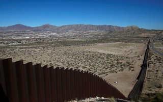 Xây tường biên giới 21,6 tỉ USD, ông Trump chỉ có… 20 triệu USD