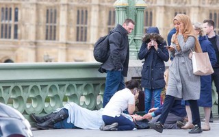 Những bức ảnh gây phẫn nộ trong vụ khủng bố ở London