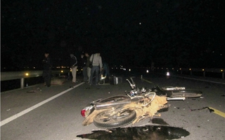 Hai xe máy tông nhau, 2 nam thanh niên tử vong tại chỗ