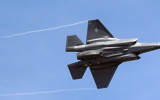 Lái “Tia chớp” F-35, phi công bị “giảm oxy máu”