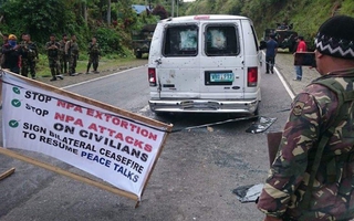 Nổ súng xối xả vào đoàn xe chở đội an ninh của ông Duterte