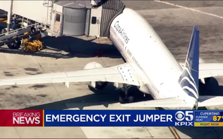 Mỹ: Mở cửa thoát hiểm, thiếu niên nhảy khỏi máy bay