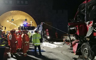 Trung Quốc: Xe buýt gặp nạn trong đường hầm, 36 người chết
