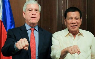 Trùm tình báo Úc "khổ" vì nắm đấm cạnh tổng thống Philippines