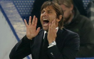 Conte đáp trả Mourinho sau khi bị "đá xoáy"