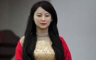 Trung Quốc: “Thánh nữ robot” thay thế con người?