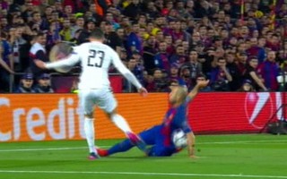 Clip: Barca vào tứ kết nhờ trọng tài ưu ái?