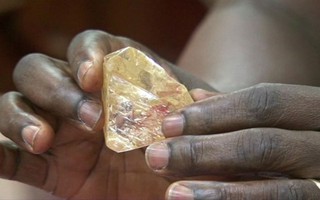 Tự nguyện nộp viên kim cương 706 carat cho chính phủ