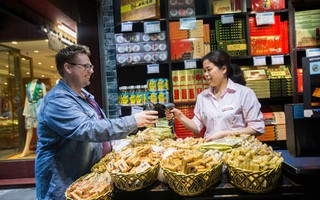 Trung Quốc: Mua rau cũng quét mã QR