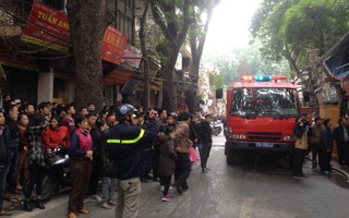 Hà Nội: Cháy lớn tại cửa hàng bán nội thất