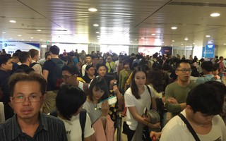 Nghẹt người ở sân bay Tân Sơn Nhất và Bến xe Miền Đông