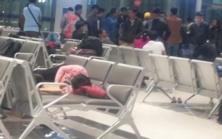 178 hành khách vật vã cả đêm ở sân bay Cát Bi ngày Valentine