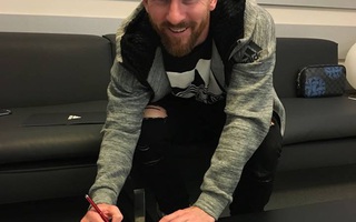 Messi ký hợp đồng mới