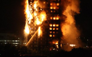 Đám cháy kinh hoàng nuốt chửng tòa nhà 27 tầng ở London