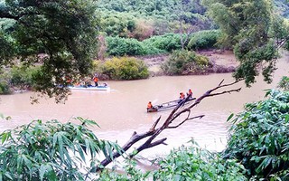 Chìm xuồng trên sông Krông Nô: 1 người chết, 4 người mất tích