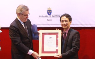 Nhà thơ Mai Văn Phấn được trao giải Cikada danh giá của Thụy Điển