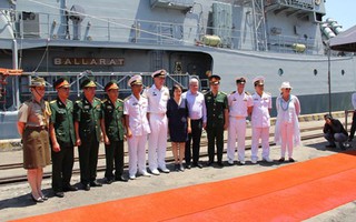 Tàu hộ vệ HMAS Ballarat Úc thăm TP Đà Nẵng