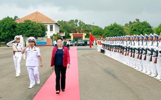 Chủ tịch Quốc hội thăm các đơn vị Hải quân