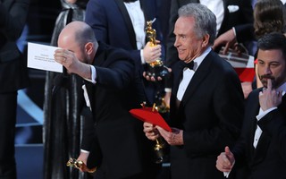 Oscar 89: Hy hữu trao nhầm giải thưởng!