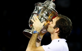 Federer cảm ơn CĐV đồng hương khi lần thứ 8 vô địch Giải Thụy Sĩ Indoor